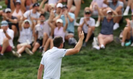 Bradley leads Scott by one point heading into final round of BMW Championship