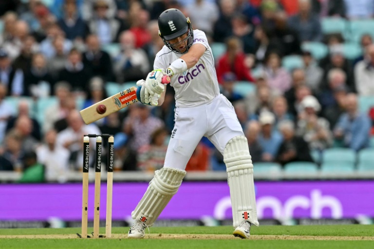 Pope returns to form as England battle Sri Lanka in 3rd Test